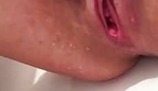 Spriccelős és pisis punci maszturbálás videó